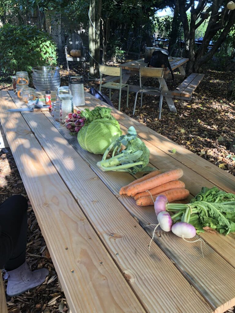 des légumes sur une table